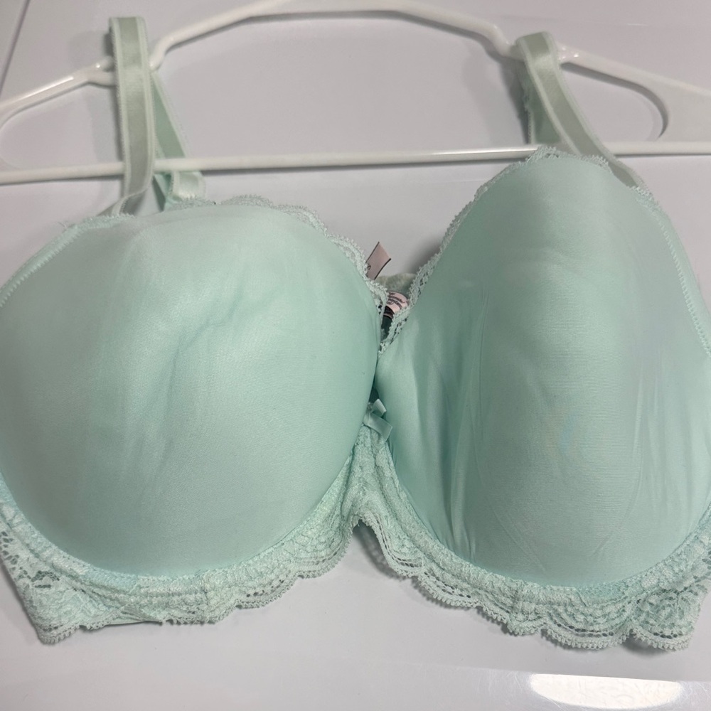 Victoria's Secret Light Green Lace Bra